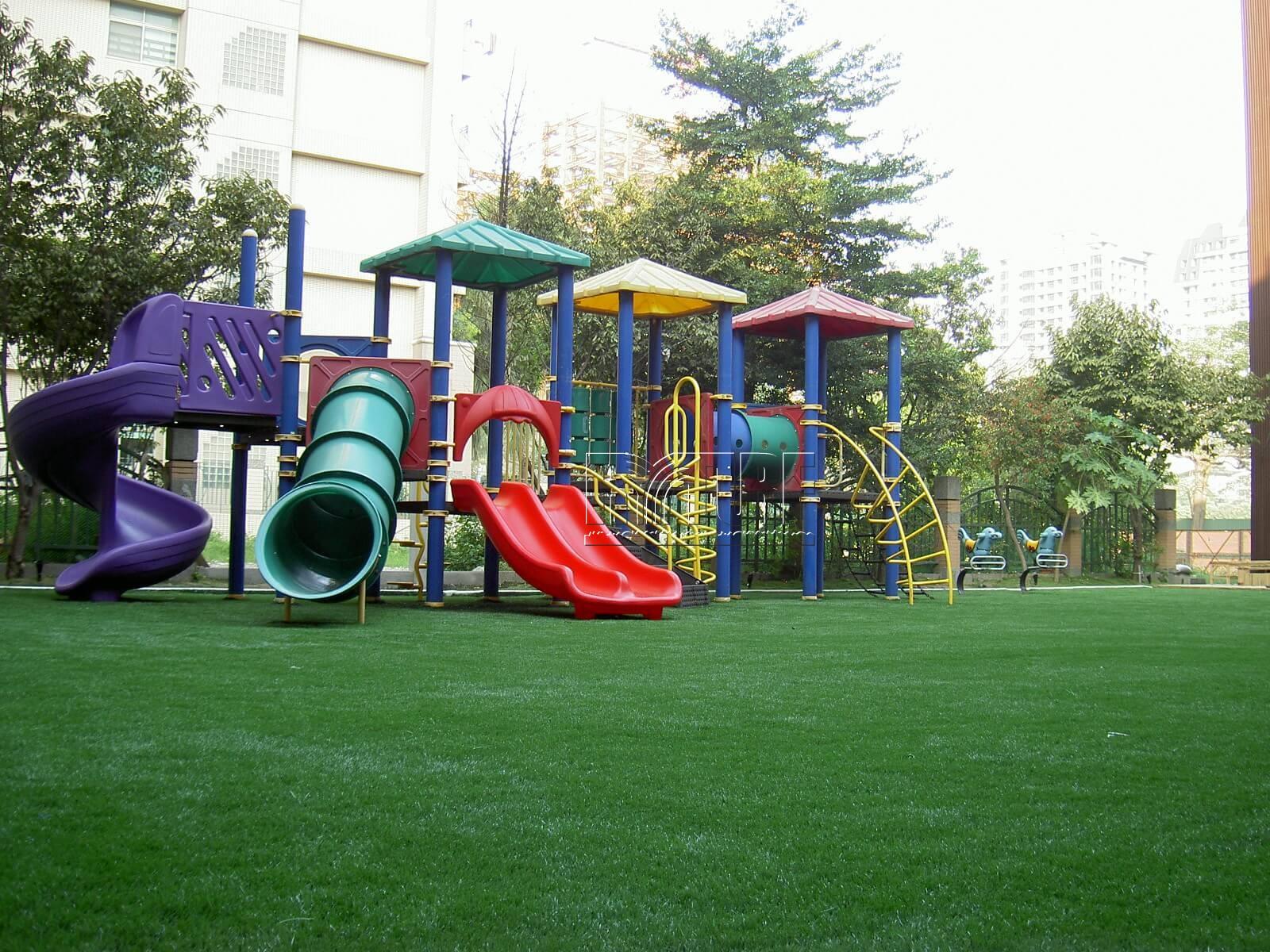 台中市大都會幼兒園人工草遊戲區